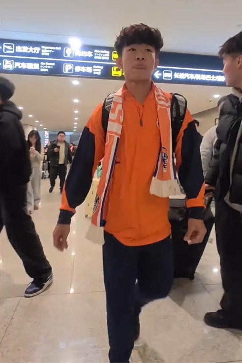 开云体育官方下载-2026中超新老传承超燃！邝兆镭等6小妖谁先首秀？7名37岁老将坚守